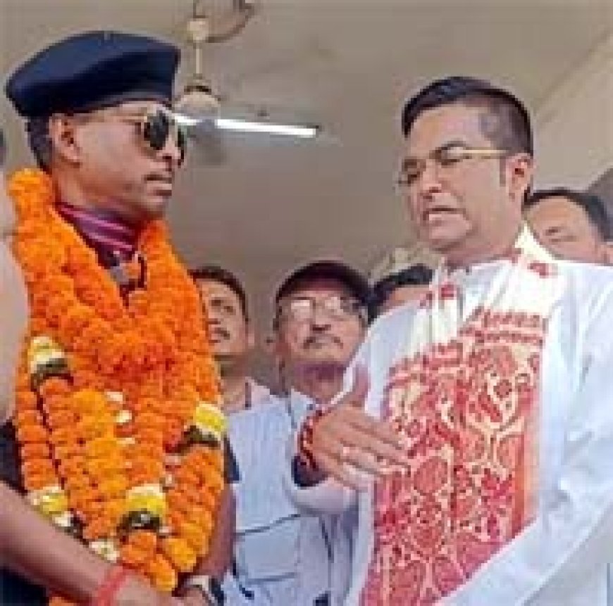कारगिल में जौहर दिखाने वाले जाबांज सुबेदार संतोष सेवा उपरांत लौटे भिलाई... विधायक रिकेश ने किया अभिनंदन