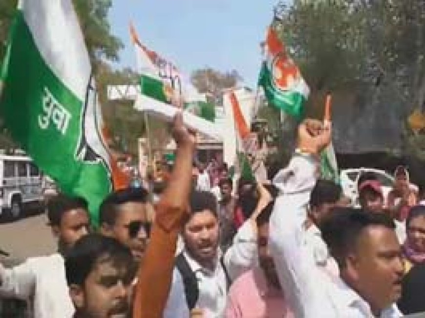 यूथ कांग्रेस ने दुर्ग कलेक्टोरेट का किया घेराव...महतारी वंदन योजना की पहली किस्त महिलाओं को नहीं आने का लगाया आरोप
