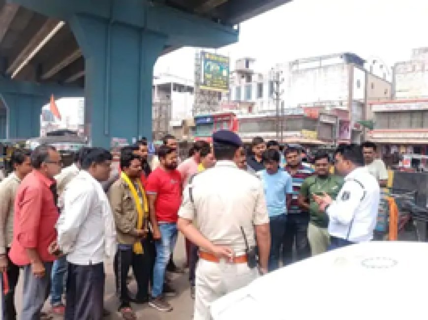 ट्रैफिक व्यवस्था अस्त-व्यस्त पुलिस सख्त : यातायात व्यवस्था को सरल, सुगम और सुरक्षित बनाने के लिए उनके निर्देश पर ऑटो ड्राइवरों की बैठक