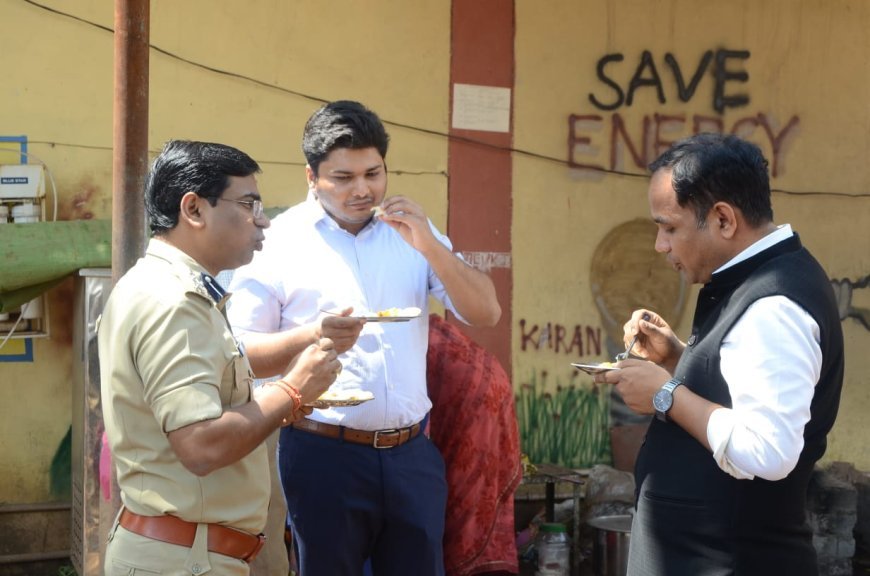 कलेक्टर- एसएसपी ने मध्याह्न भोजन का चखा स्वाद: स्कूली बच्चों को पढ़ाया, पूछे प्रश्न