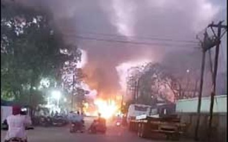 BREAKING : टैंकर में आग लगने से फैक्ट्रियों में विस्फोट....भिलाई में इंडस्ट्रियल एरिया को कराया जा रहा खाली.....