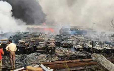 ब्रेकिगं न्यूज : रायपुर के ट्रांसफॉर्मर गोदाम में भीषण आग VIDEO....सब स्टेशन की तरफ फैली लपटें, एयरपोर्ट और BSP से भी बुलाई गई फायर ब्रिगेड