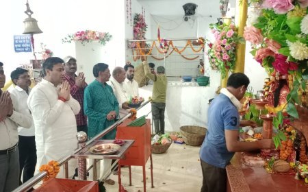 नवरात्र में देवी मंदिरों में दर्शन के लिए उमड़े श्रद्धालू