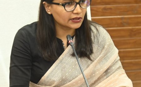 कलेक्टर ऋचा प्रकाश चौधरी ने दुर्ग लोकसभा क्षेत्र के मतदाताओं से मतदान करने की अपील की, इस बार प्रातः 7 बजे से शाम 6 बजे तो होगा मतदान