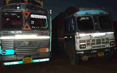 कबाड़ी ललित साहू के गोदाम में  पुलिस की छापामार कार्यवाही : तीन ट्रको मे लोड अवैध कबाड़ कीमती 6 लाख का समान जब्त