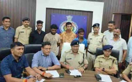 शातिर वाहन चोर चढ़े दुर्ग पुलिस के हत्थे : 4 आरोपी पुलिस की गिरफ्त में, 11 नग वाहन कीमती तकरीबन 5 लाख 45 हजार का बरामद
