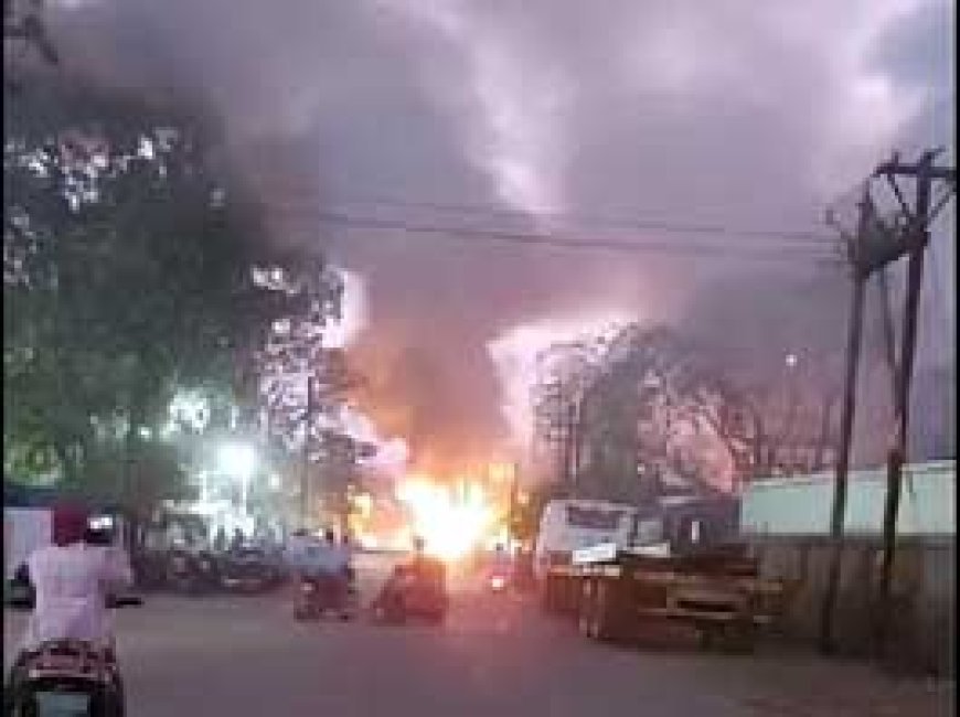BREAKING : टैंकर में आग लगने से फैक्ट्रियों में विस्फोट....भिलाई में इंडस्ट्रियल एरिया को कराया जा रहा खाली.....
