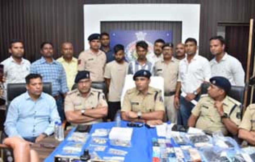 शेयर ट्रेडिंग के नाम पर 1 करोड 29 लाख की धोखाधड़ी ...... झांसी से पकड़े गए 6 आरोपी