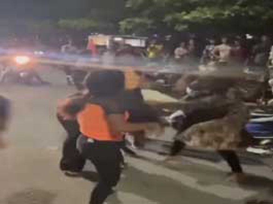 लड़कियों के बीच चले लात-घूंसे, एक-दूसरे का बाल खींचकर हाथ-मुक्कों से की पिटाई...