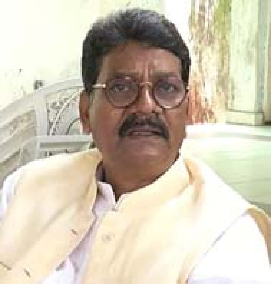 ब्रेकिंग न्यूज : लाठी के चक्कर में बुरे फंसे महंत : निर्वाचन आयोग ने दिए कार्रवाई के निर्देश…