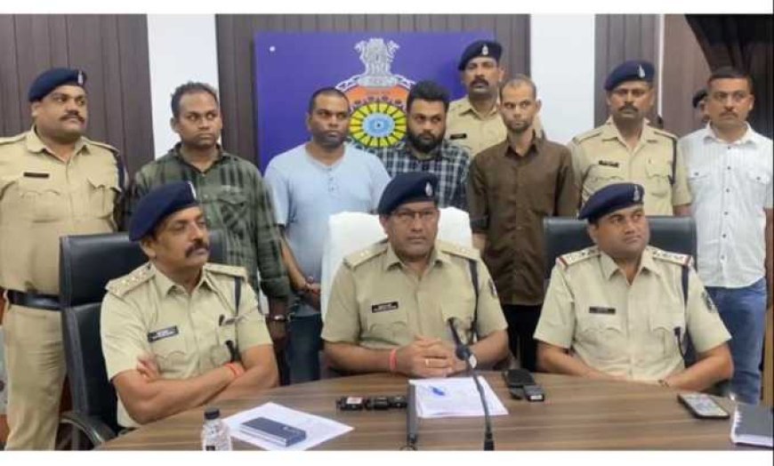दुर्ग पुलिस ने किया नौकरी लगाने के नाम से धोखाधड़ी करने वाले गिरोह का भाण्डाफोड़ : 3 आरोपी गिरफ्तार, आरोपियों से 02 कार हुण्डई वेन्यू एवं एस-क्राॅस व मोबाईल जप्त