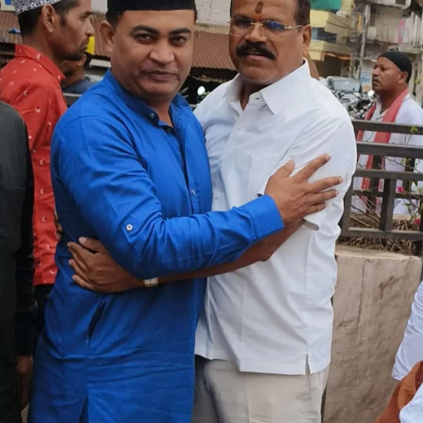 ईद पर ट्वीनसिटी में बिखरी खुशियां मुस्लिम भाईयों को ईद की बधाई देने जनप्रतिनिधि पहुंचे ईदगाह मैदान व मस्जिदों में
