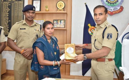 थाना कुम्हारी महामाया पारा में बस दुर्घटना के दौरान घायलो की मदद करने वाले गुडसेमेरिटन को सम्मानित किया...