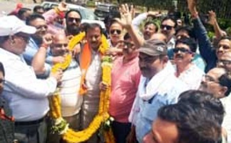 इस्पात मजदूर संघ और भारतीय मजदूर संघ के कार्यकर्ताओं ने विजय बघेल का किया भव्य स्वागत....