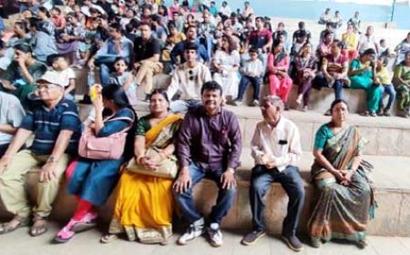 विश्व हास्य दिवस की हार्दिक बधाई शुभकामनाएं हंसते रहे हंसते रहे खुश रहे खुशहाल रहे....