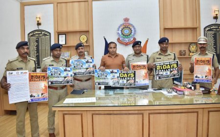 SP जितेन्द्र शुक्ला ने फॉलो गुड हेबिटस पोस्टर का किया विमोचन, वाहन चालकों से यातायात नियमों का पालन करने की अपील की