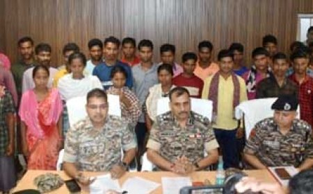 30 माओवादियों ने किया आत्मसमर्पण: 9 माओवादियों पर 39 लाख रुपए का ईनाम है घोषित, एक के विरुद्ध 18 स्थाई वारंट है लंबित
