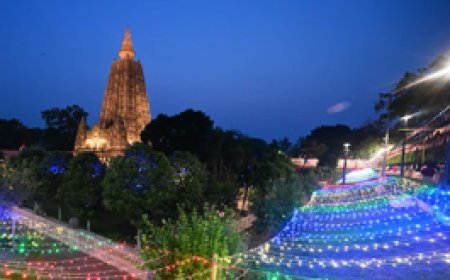 रंग बिरंगी लाइटों से सजा महाबोधि विहार, तस्वीरों के जरिए देखिए खूबसूरती