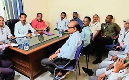 बोरिया गेट में भारी वाहन सड़क पर खड़े हो रहे, जाम के साथ हादसे का भी खतरा