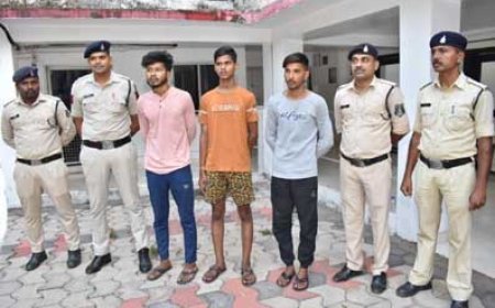 पुरानी रंजीश व वाद-विवाद के चलते धारदार चाकू से मारकर की गई हत्या के आरोपी चढ़े पुलिस के हत्थे....तीन आरोपियों को पुलिस ने किया गिरफ्तार.......