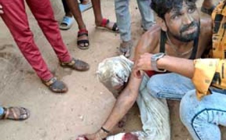 ब्रेकिंग न्यूज :  बेमेतरा में बारूद फैक्ट्री में ब्लास्ट..... 12 लोगों के मारे जाने की आशंका.......