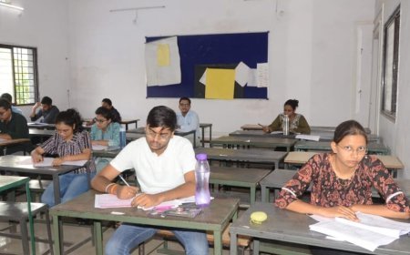 कलेक्टर डॉ. गौरव सिंह के मार्गदर्शन में पहली बार यूपीएससी प्रारंभिक परीक्षा 2024 के लिए निशुल्क मॉक टेस्ट का हुआ आयोजन