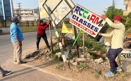 दो व्यवसायिक मार्ग रिंग रोड से कटोरा तालाब, जीई रोड से गोल चैक होकर रिंग रोड तक मार्ग के दोनो ओर दुकानों के सामने लगे लगभग 115 अनाधिकृत बोर्ड गैस कटर से काटकर जप्त किये गये