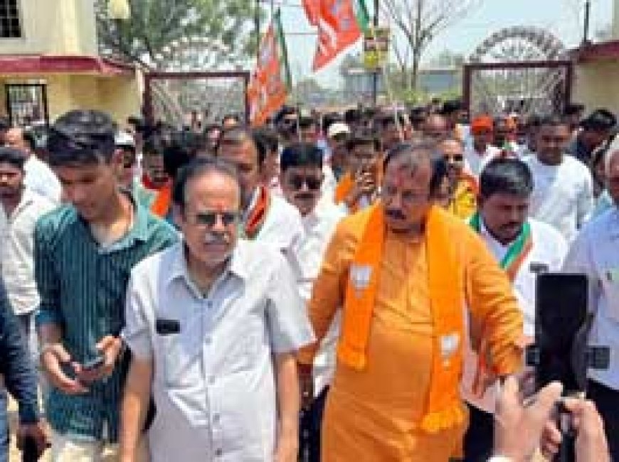 वैशाली नगर में भाजपा प्रत्याशी ने निकाला जुलूस:विजय बघेल ने देर रात तक पूरे विधानसभा क्षेत्र में किया जनसंपर्क....