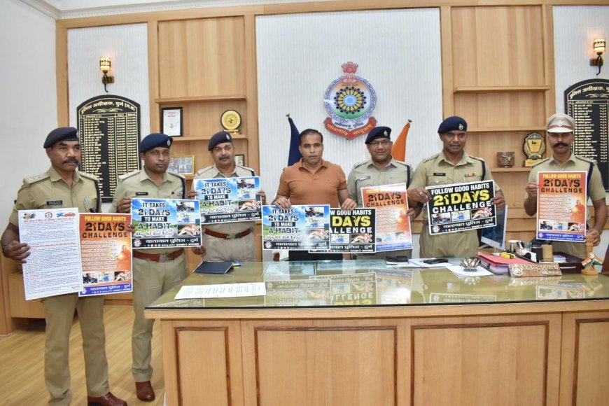 SP जितेन्द्र शुक्ला ने फॉलो गुड हेबिटस पोस्टर का किया विमोचन, वाहन चालकों से यातायात नियमों का पालन करने की अपील की