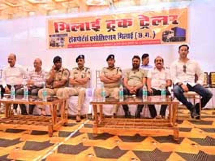 ट्रांसपोर्ट एसोसिएशन ने ड्राइवर-हेल्परों का कराया ग्रुप इंश्योरेंस....पहले चरण में 400 से अधिक लोगों का हुआ बीमा....