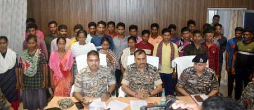 30 माओवादियों ने किया आत्मसमर्पण: 9 माओवादियों पर 39 लाख रुपए का ईनाम है घोषित, एक के विरुद्ध 18 स्थाई वारंट है लंबित