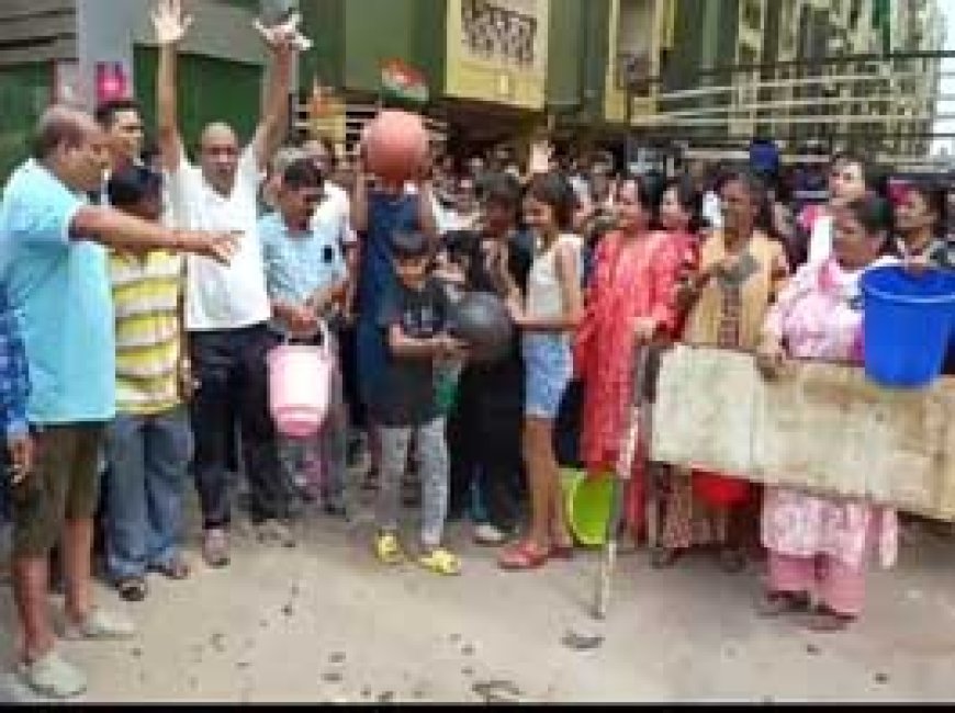 पानी की समस्या को लेकर चौहान ग्रीन वैली का घेराव.....