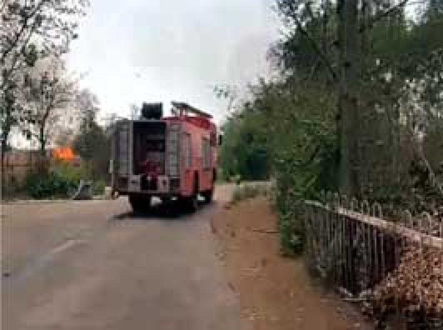 दुर्ग के एरोड्रम में लगी भीषण आग....रनवे के आसपास करीब 50 एकड़ झाड़ियों में फैली आग, फायर ब्रिगेड ने पाया काबू