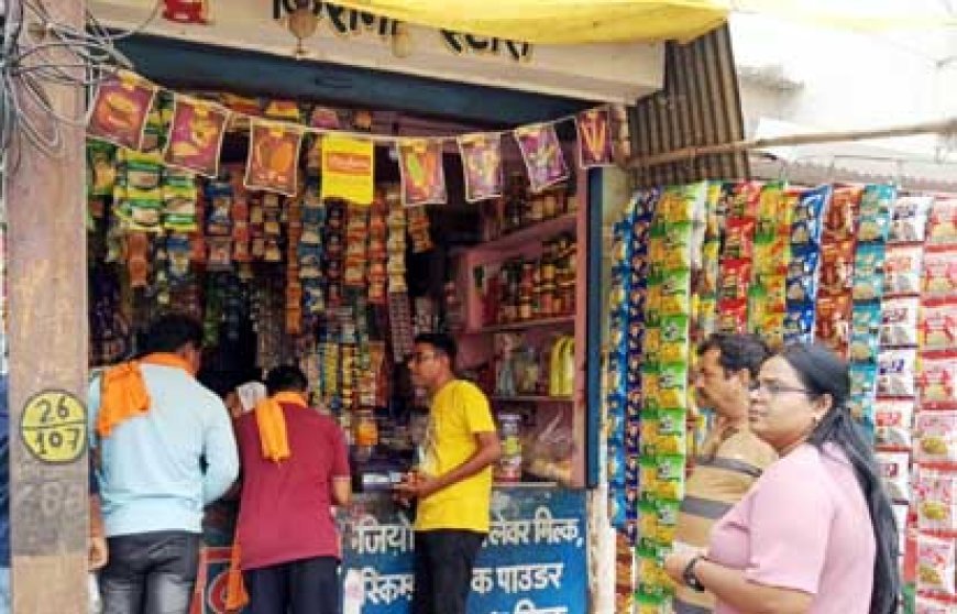 नालियो में कचरा फेकते पाये गये व्यापारियो से निगम ने वसूला 6300 का अर्थदण्ड