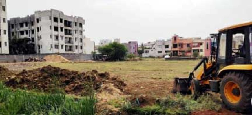 कोहका में अवैध प्लाटिंग के विरुद्ध बड़ी कार्यवाही.....दो एकड़ जमीन पर निर्माण किया ध्वस्त