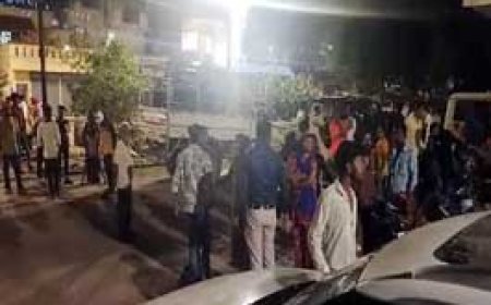 फॉर्च्यूनर ने पिकअप को ठोका, फिर ड्राइवर को पीटा....दुर्ग में पुलिस ने कार को जाने दिया, माल वाहक को रोका...लोगों ने घेरा थाना...