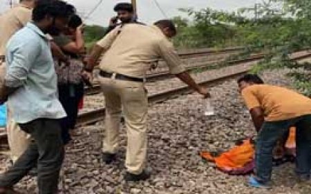 57 वर्षीय व्यक्ति  ने सुबह ट्रेन से कटकर खुदकुशी कर ली........काफी समय से बीमारी से था परेशान....