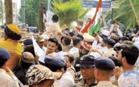 सड़क पर उतरा मुस्लिम समाज.....रैली निकाल रहे लोगों-पुलिस में धक्का-मुक्की..... आरोपियों की गिरफ्तारी नहीं होने से भड़के