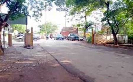 भिलाई निगम ने सूर्या विहार कॉलोनी का मुख्य गेट हटाया.....