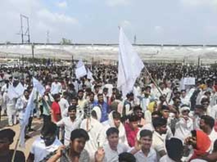 BREAKING NEWS : बलौदाबाजार में कलेक्टर-जिला पंचायत कार्यालय में लगाई आग....दमकल की 2 गाड़ियों सहित कई वाहन फूंके; जैतखाम तोड़ने पर उग्र हुआ सतनामी समाज