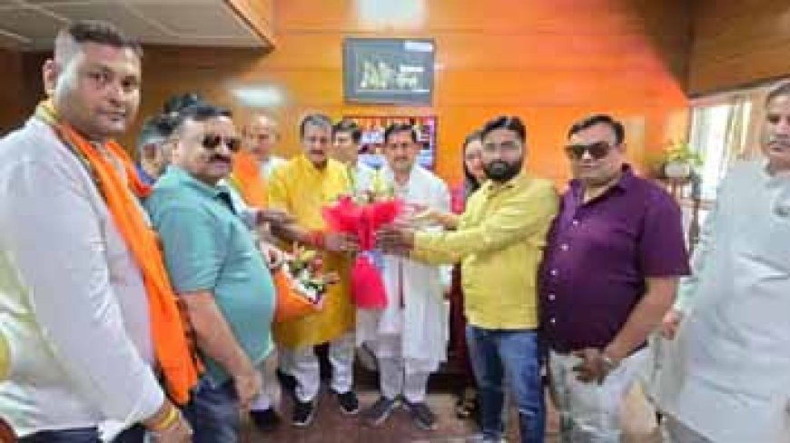 मंत्री तोखन साहू , दुर्गादास और मनसुख से मिलकर सांसद विजय बघेल ने दी बधाई