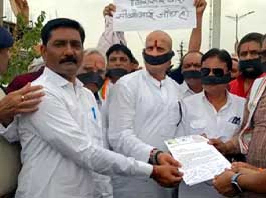 बलौदाबाजार हिंसा...मुंह में पट्टी बांधकर उपाध्याय ने सौंपा ज्ञापन....CBI जांच की मांग; भूपेश बोले-बेगुनाहों की हो रही गिरफ्तारी