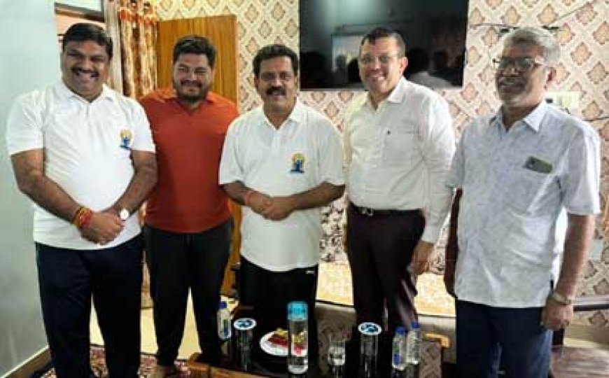 प्रदेश सराफा संघ के अध्यक्ष पद के प्रत्याशी प्रकाश सांखला ने उप मुख्यमंत्री एवं गृहमंत्री से की सौजन्य भेंट....सराफा व्यापार की योजनाओं पर हुई विशेष चर्चा