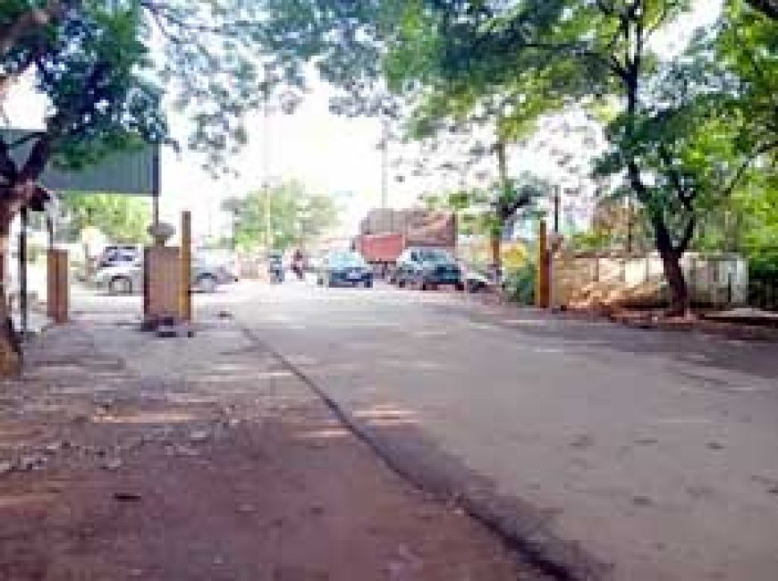 भिलाई निगम ने सूर्या विहार कॉलोनी का मुख्य गेट हटाया.....