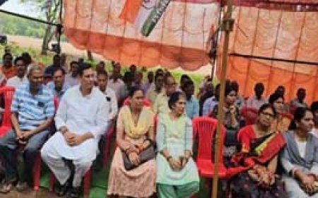 भिलाई विधायक ने बीएसपी प्रबंधन के किया खिलाफ प्रदर्शन.......लीज संघर्ष समिति के पदाधिकारी बैठे धरने पर....