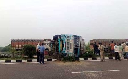 एक्सप्रेसवे पर स्लीपर बस की टैंकर से भिड़ंत, दो महिलाओं सहित 18 की मौत, पीएम मोदी-राष्ट्रपति मुर्मु ने जताया दुख, मुआवजे का एलान