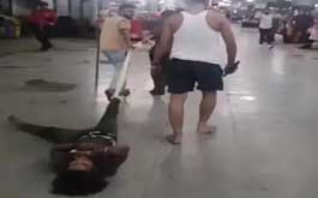 पैरों को कपड़े से बांधा, फिर घसीटते ले गए......रेलवे स्टेशन में बिस्किट चोरी करने पर दर्दनाक सजा....