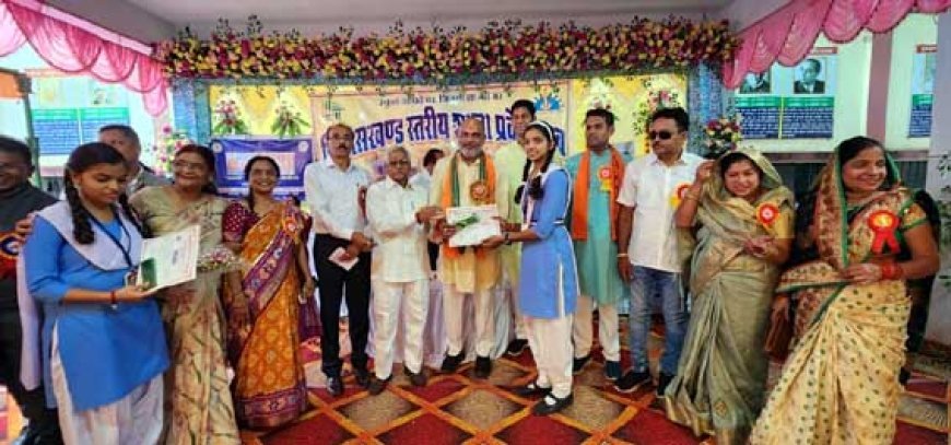 उतई में मनाया गया विकाश खण्ड स्तरीय शाला प्रवेशोत्सव कार्यक्रम