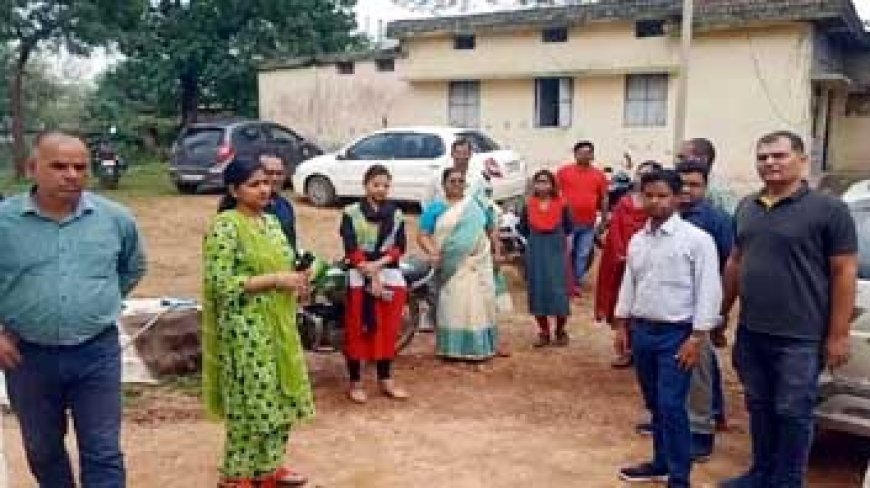 प्राचार्य ने शिक्षिका को स्कूल में पीटा ......प्राचार्य को नागवार गुजरा महिला शिक्षकों का चाय पीना, सबके सामने स्कूल में ही कर दी पिटाई.....