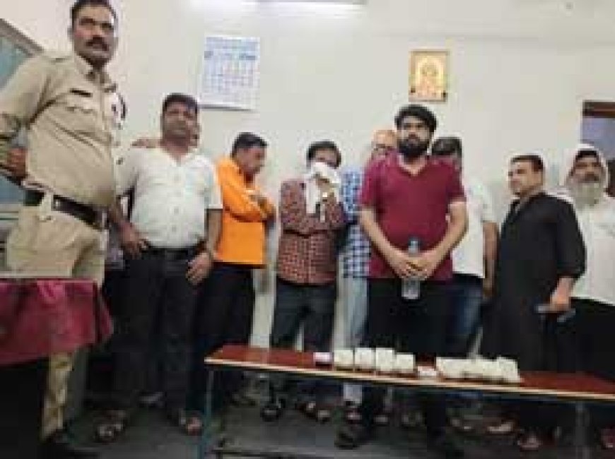 रायपुर की होटल पुलिस की रेड.....जुआ खेलते 12 जुआरियों को किया गिरफ्तार, पकड़े गए ज्यादातरआरोपी शहर के व्यापारी